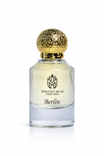 عطر حكاية برلين أو دو بارفان 100 مل – عطر للجنسين بالبرتقال والورد والمسك الأبيض | عطر زهري مسكي يدوم طويلاً